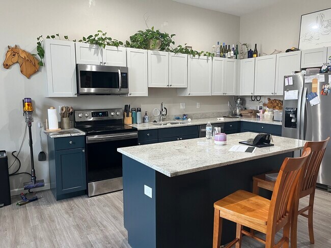 Building Photo - 102 S 2nd St