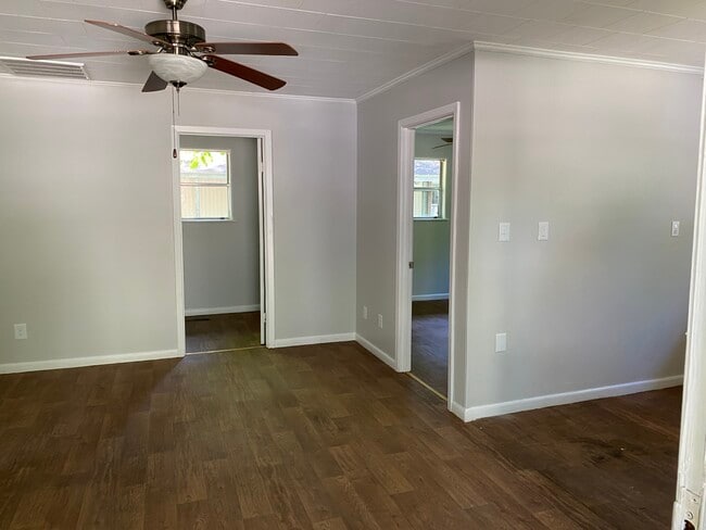 Building Photo - 295 Babbs Dr