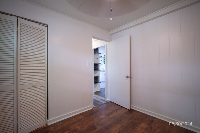 Building Photo - 2bd / 1ba / 1 assigned parking Condo in Co...