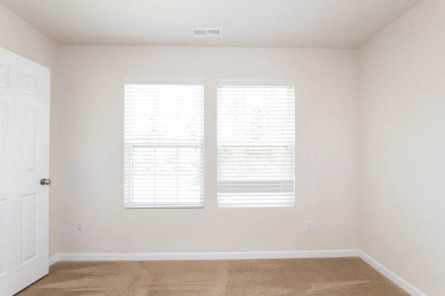 Building Photo - 5605 Twin Brook Dr