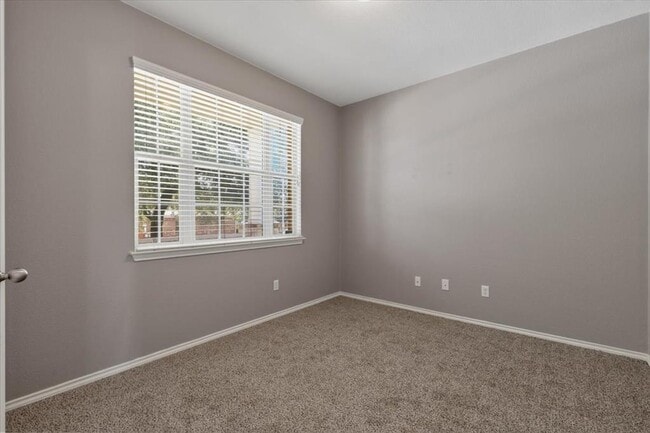 Building Photo - 108 Quarry Ln
