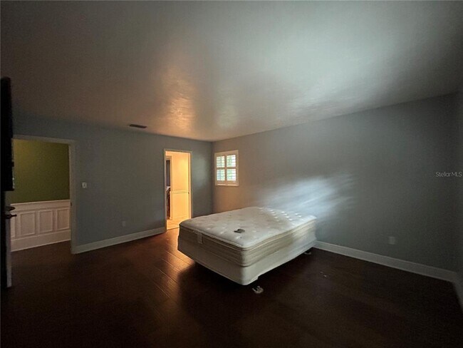 Building Photo - 608 SW 80th Blvd