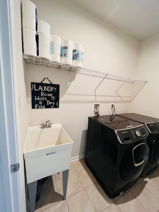 Building Photo - 3010 Mahican Cir