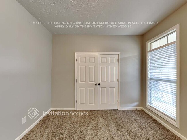 Building Photo - 2015 Towne Park Dr