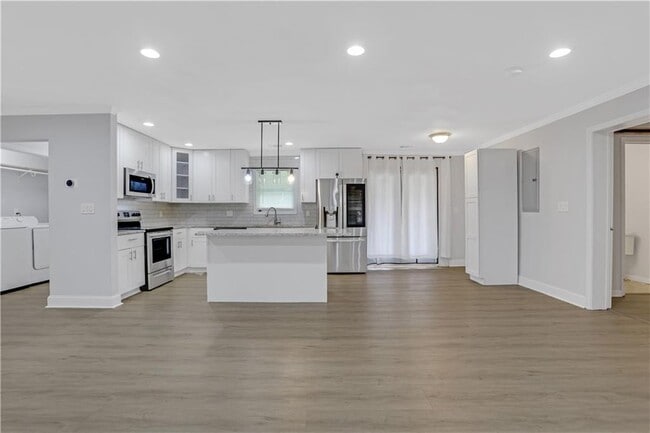 Building Photo - 3436 Pinehill Dr