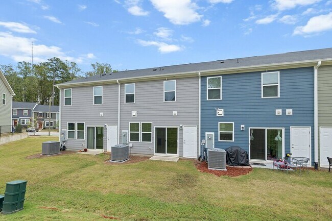 Building Photo - 3063 Spline Cir