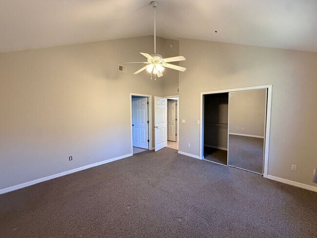 Building Photo - 527 Terrier Way