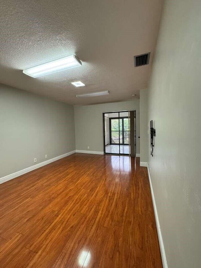 Building Photo - 3167 Cocoplum Cir