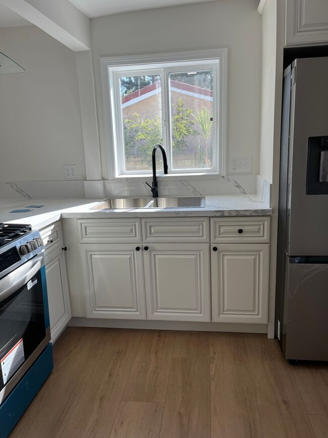 Building Photo - Beautifully Remodeled 2 Bed / 1 Bath Home in Orange