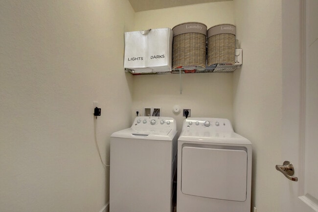 Building Photo - 4543 Sandy Cv Ter