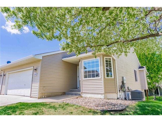 Building Photo - 102X Primrose Ln