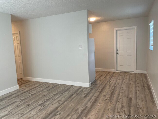 Building Photo - 630 N 69th Ave