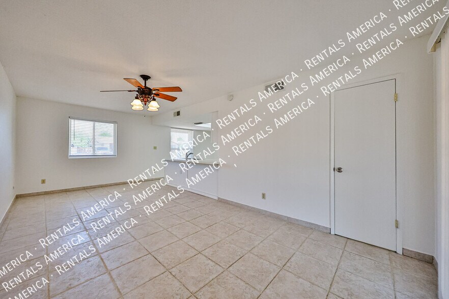 Building Photo - 1425 W Sequoia Dr