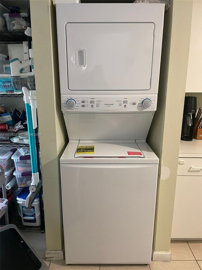 Building Photo - 1090 NW 123rd Ct