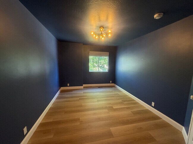 Building Photo - GORGEOUS SPACOUS HOMESTEAD!!!