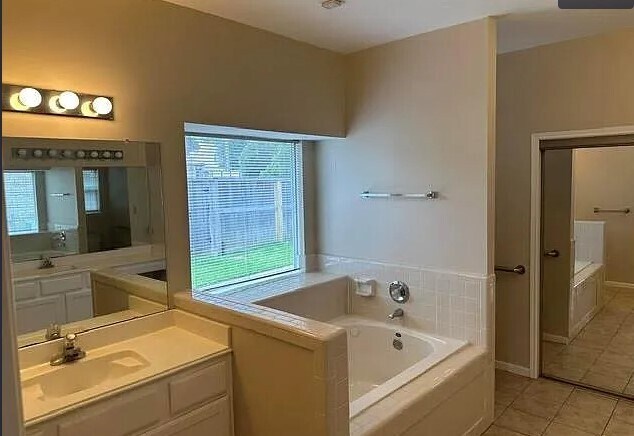 Building Photo - 3410 Amber Forest Dr