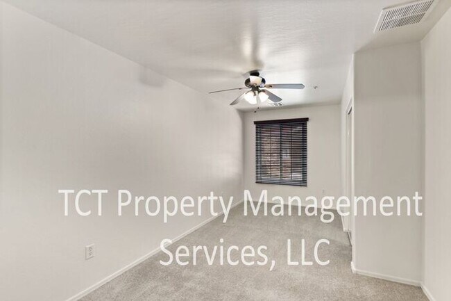Building Photo - Freshly Updated Townhouse in Gilbert!