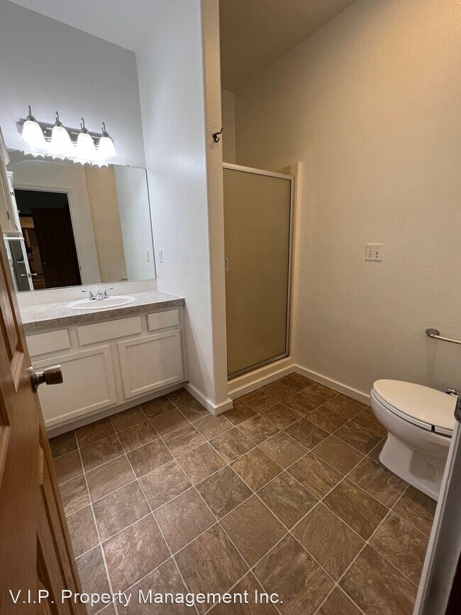 Building Photo - 3 br, 2 bath House - 1228 NE Multnomah Dr.