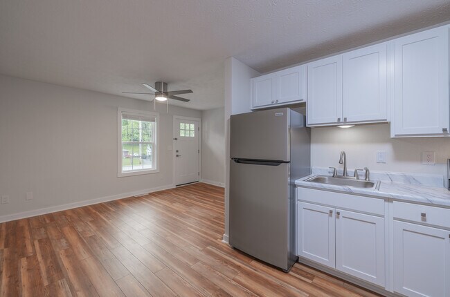 Building Photo - Rollings Hills Apartments