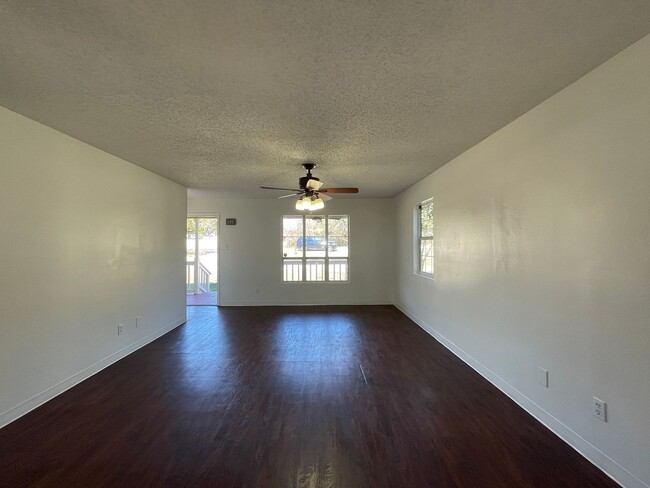 Building Photo - Spacious home on almost an acre in the hea...