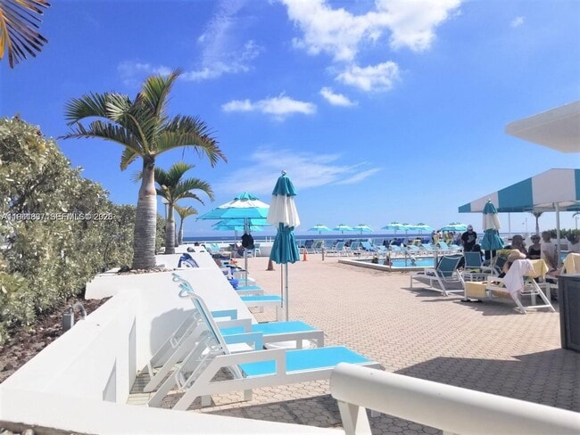 Building Photo - 3140 S Ocean Dr