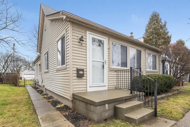 Building Photo - 2040 Austin Ave