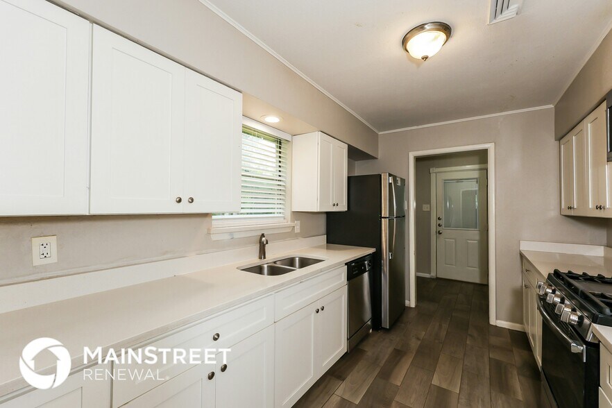 Building Photo - 1706 Enchanted Ln