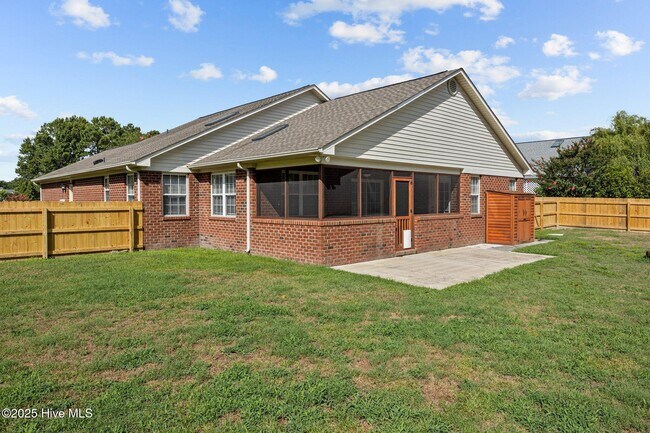 Building Photo - 100 Iverson Ln