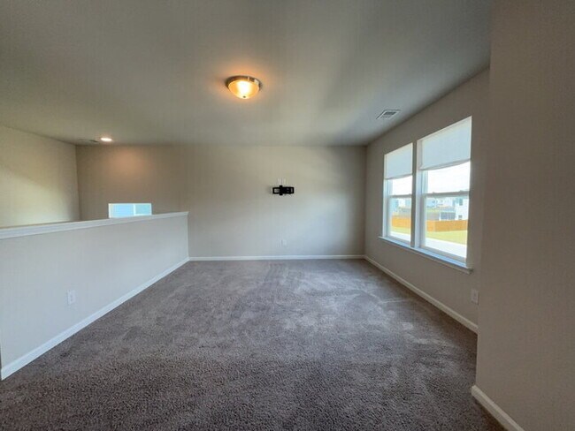Building Photo - 445 Navona Dr
