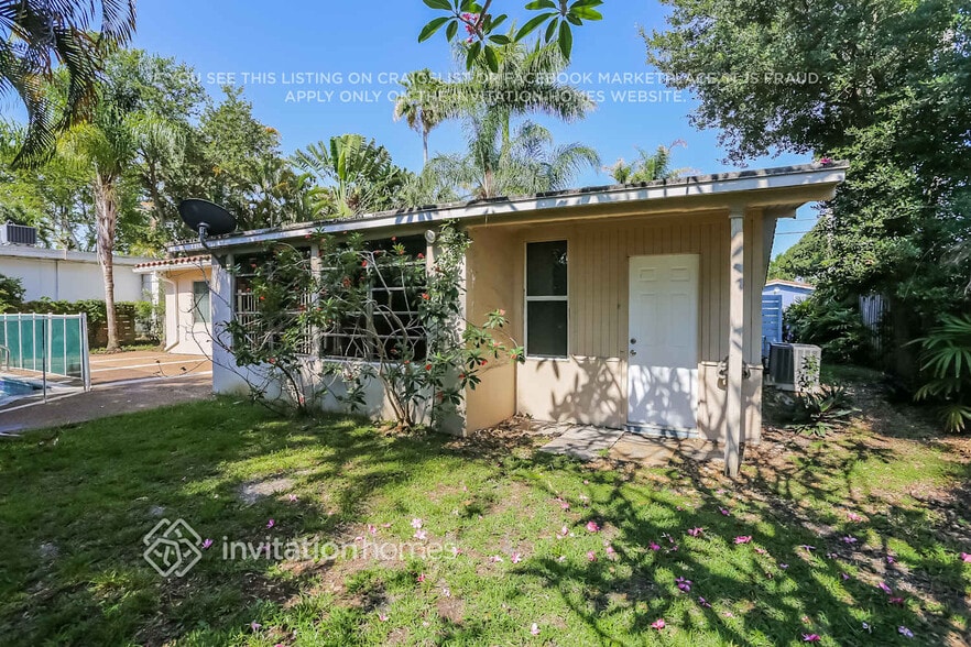 Building Photo - 2608 SW 34th Ave
