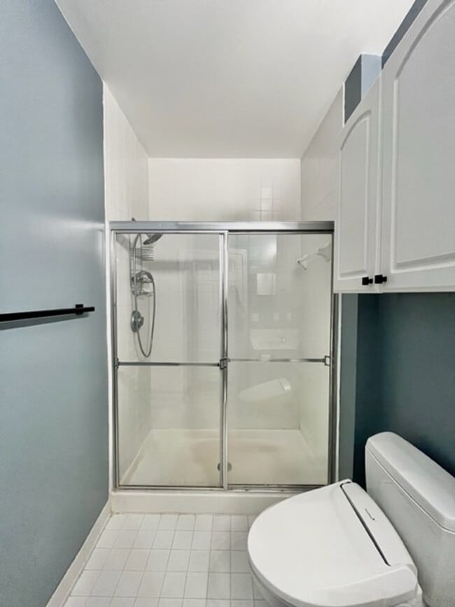 Building Photo - Beautiful 3 BR 2 FB condo with its own garage and driveway