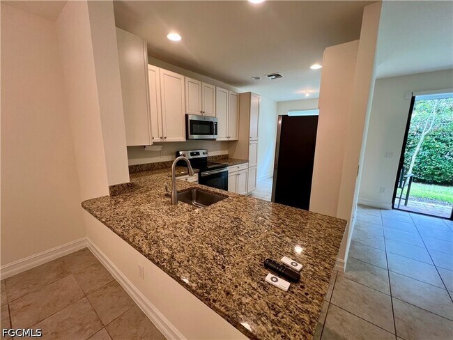 Building Photo - 15850 Portofino Springs Blvd