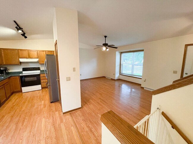 Building Photo - Entire 3BR/2BA house, available for rent!