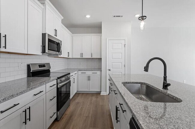 Building Photo - 51 Pansy Pk