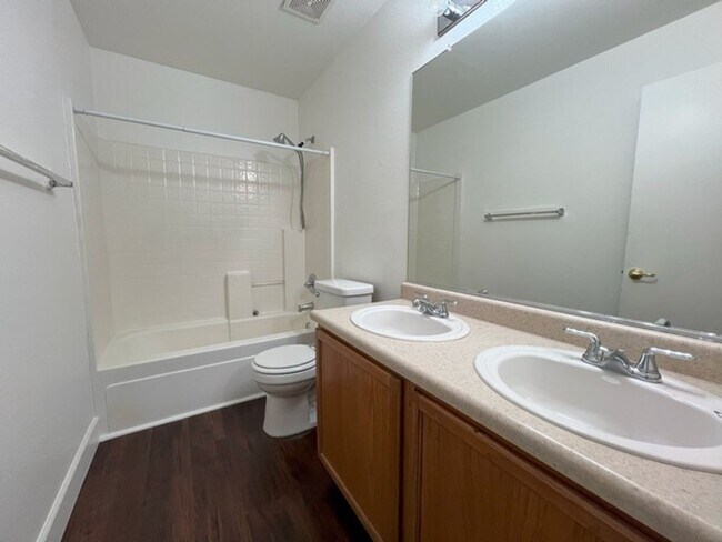 Building Photo - North Valley Four Bedroom Home