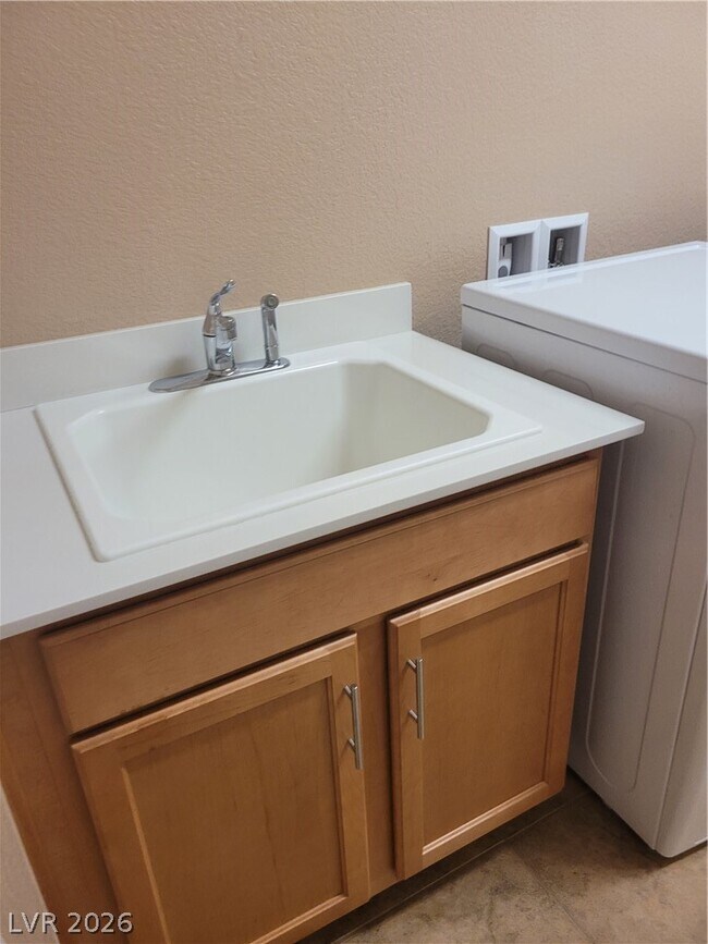 Building Photo - 10268 Cool Mist St