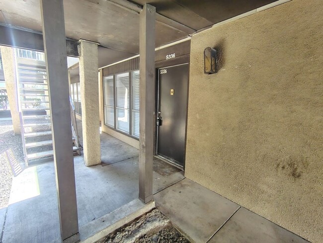 Building Photo - 1620 N Wilmot Rd
