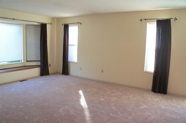 Building Photo - 1420 Royal Oak Ct
