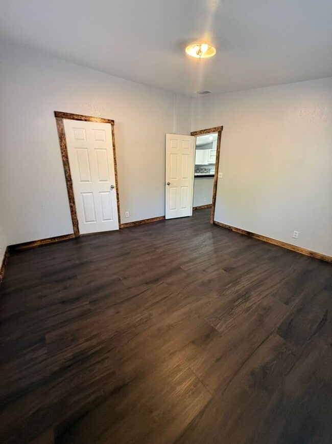 Building Photo - Newly Remodeled Home - Fully Fenced and Gated