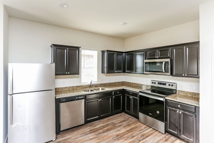 Building Photo - 478 London Dr