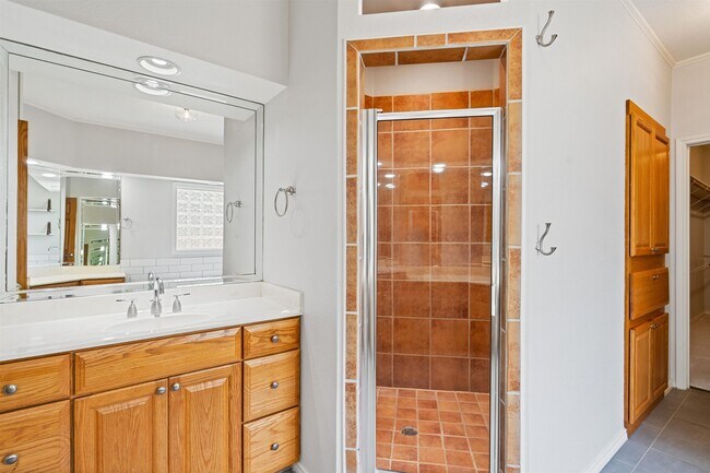 Building Photo - 307 Echo Valley Dr