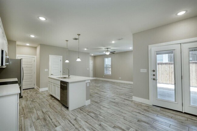 Building Photo - 438 Parkline Dr