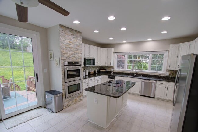 Building Photo - 9724 Middleton Ridge Rd