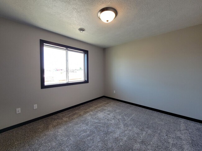 Building Photo - 4606 - 4608 W 34th St. N (Alpha Team) (NW)