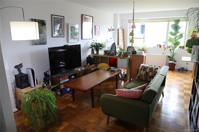 Building Photo - 30 Lake St