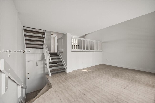 Building Photo - 3233 Mary St