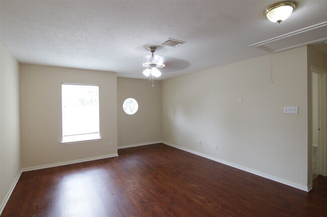 Building Photo - 16938 Watering Oaks Ln