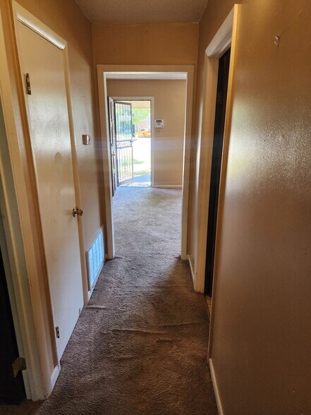 Building Photo - 2306 Dorchester Dr