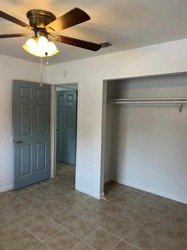 Building Photo - 1301 Greenlawn Pkwy