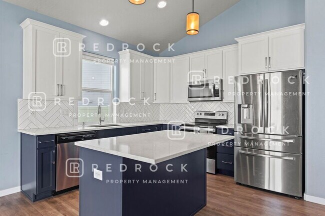 Building Photo - 1725 N Meyers Ct